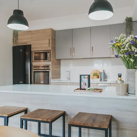 Surf - 7min Walk To The * باتاياس