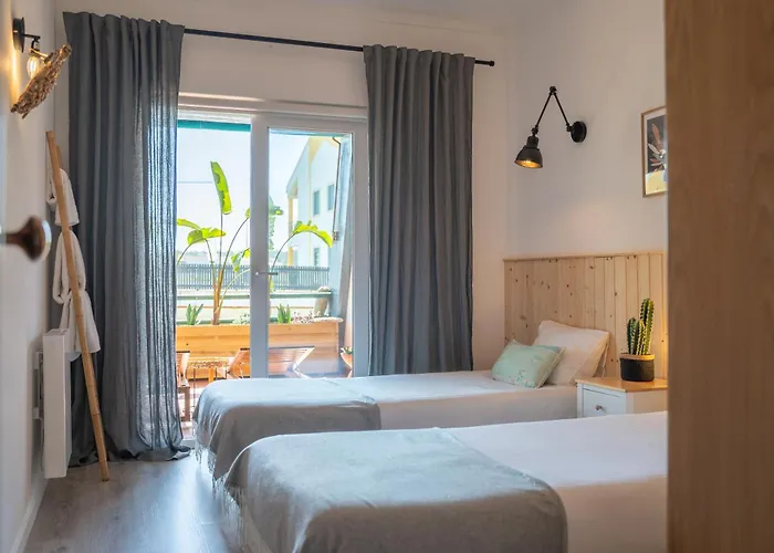 Surf - 7min Walk To The *