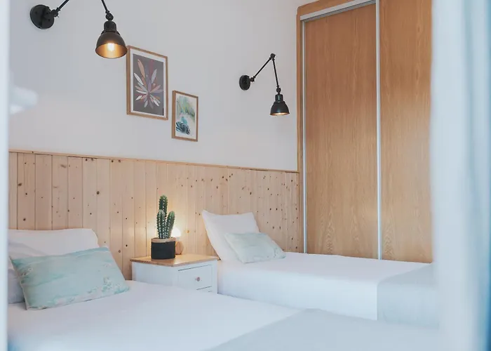 Surf - 7min Walk To The *